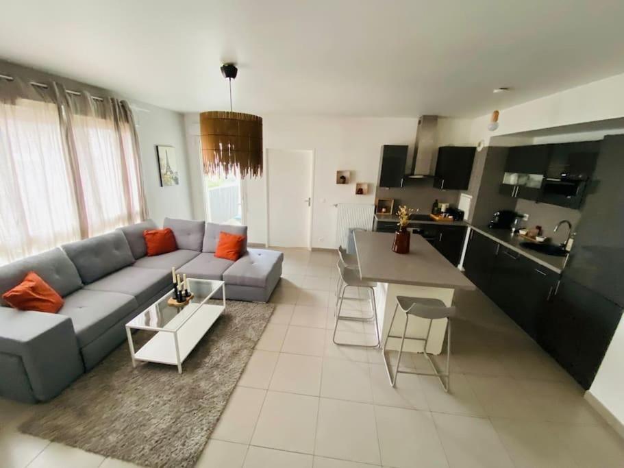 Apartamento Grand Appt Proche Paris Parking Aubervilliers Exterior foto